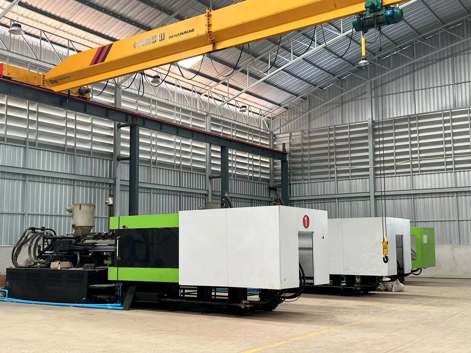 Floor mat molding equipment